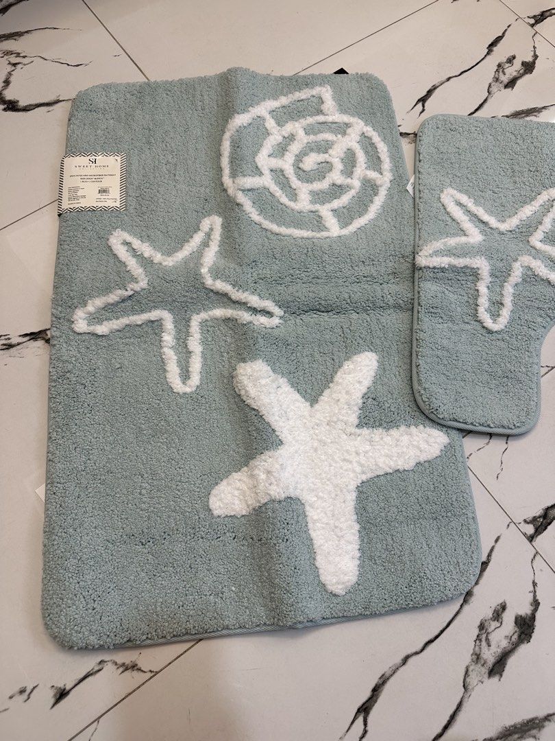 2pcs microfiber bathmat (Category: Carpets, Mats & Flooring) located in Caloocan City. Submitted by janine2006 (Listing ID 1439504169, Image 1). Description: 2 pcs Jacquard microfiber bath mat 20x20 and 20x32 What you see is what you get Brand new from USA Sf shoulder by client Actual photo are posted. .