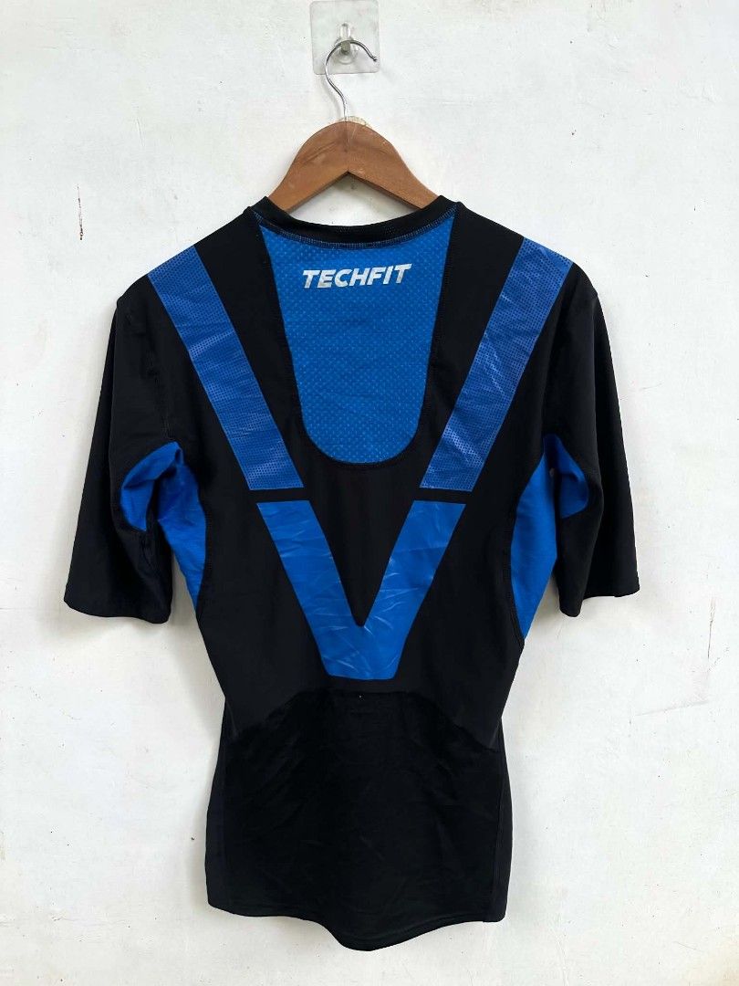 Adidas Techfit Compression Shirt (Category: Activewear) located in Manila. Submitted by nikaiah_finds (Listing ID 1439505742, Image 2). Description: 🛒 ** Adidas Tech Fit ** 💙 💯 Excellent Condition 📐 Dimes: L28.5xW20 (stretchable L on tag) 🔍 Issue: None 🎨 Color Rate: 9.5 / 10.