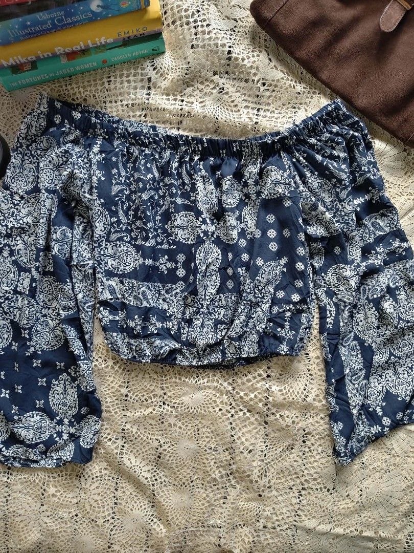 Aerie Off-Shoulder Top - Medium Printed Blue Top (Category: Others Tops) located in Bani. Submitted by seventh.page (Listing ID 1439505543, Image 3). Description: - Aerie off-shoulder top - Size: Medium on Tag - Print: Blue and white paisley - Sleeves: Long .