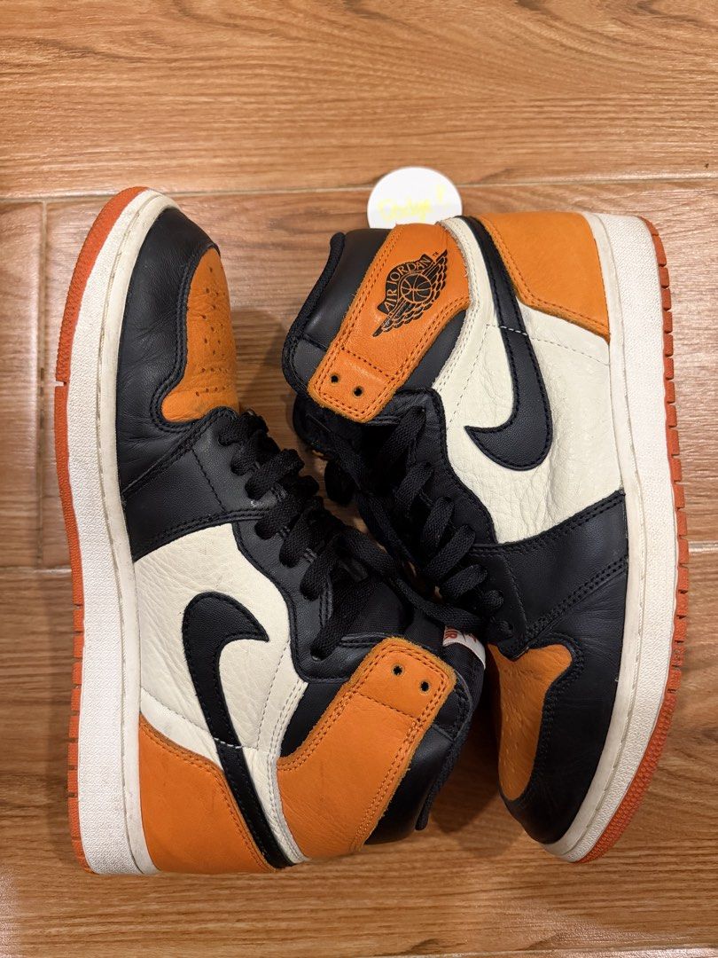 Air Jordan 1 High OG Shattered Backboard (Category: Sneakers) located in Manila. Submitted by dc_3187 (Listing ID 1439585504, Image 1). Description: Original air Jordan 1 shattered backboard OG 2015 starfish used size 9.5 no box no extra laces .