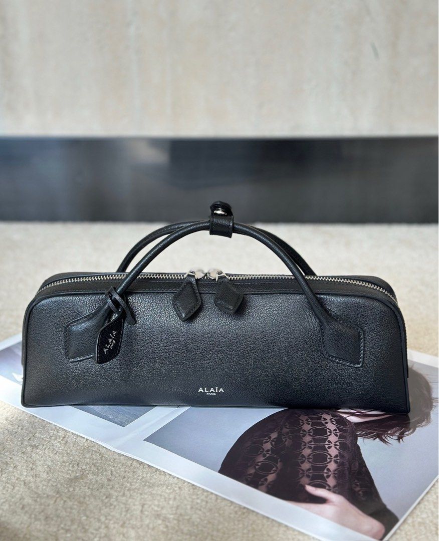 Alaia Le Teckel tote bag (Category: Luxury Bags & Wallets) located in Manila. Submitted by shoulderfashion (Listing ID 1439477596, Image 1). Description: .