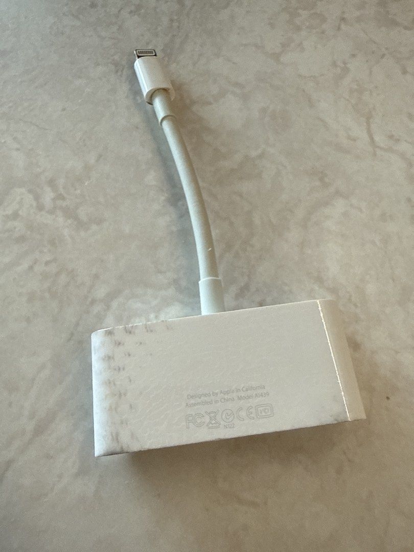 Apple Lightning to VGA Adapter (Category: Cables & Adaptors) located in Singapore. Submitted by meepokdry (Listing ID 1439499429, Image 3). Description: - Genuine Apple Lightning to VGA Adapter - Connects your iPhone, iPad, or iPod with Lightning connector to a VGA display - Ideal for presentations and watching videos on a bigger screen - In good working condition.