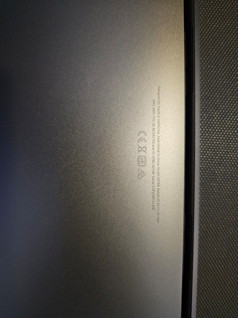 Apple MacBook Pro - Silver462255482587074562