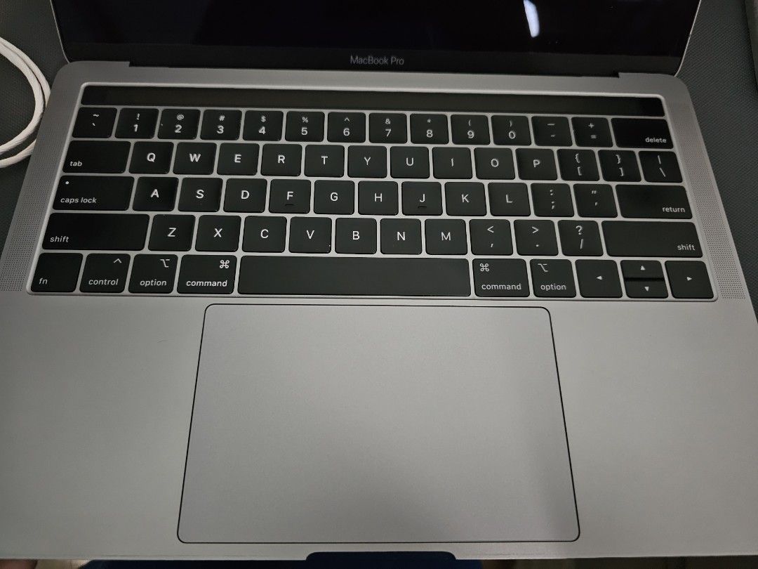 Apple MacBook Pro - Silver462255482587074563
