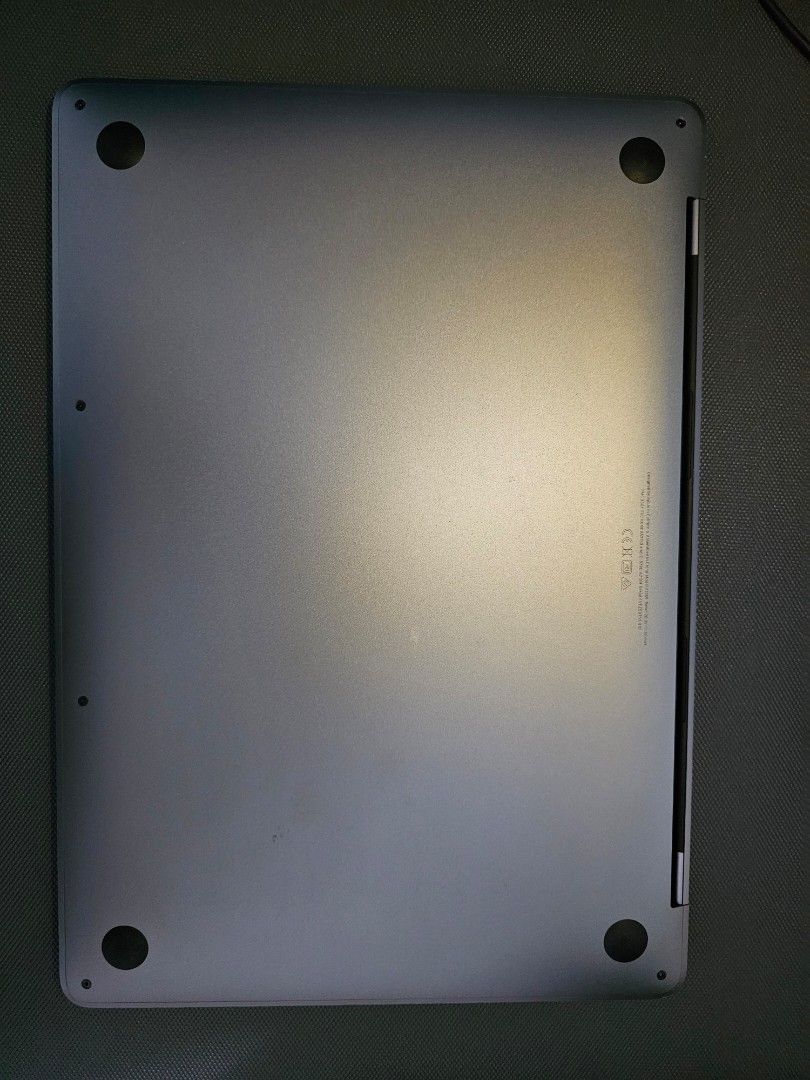 Apple MacBook Pro - Silver462255482587074561