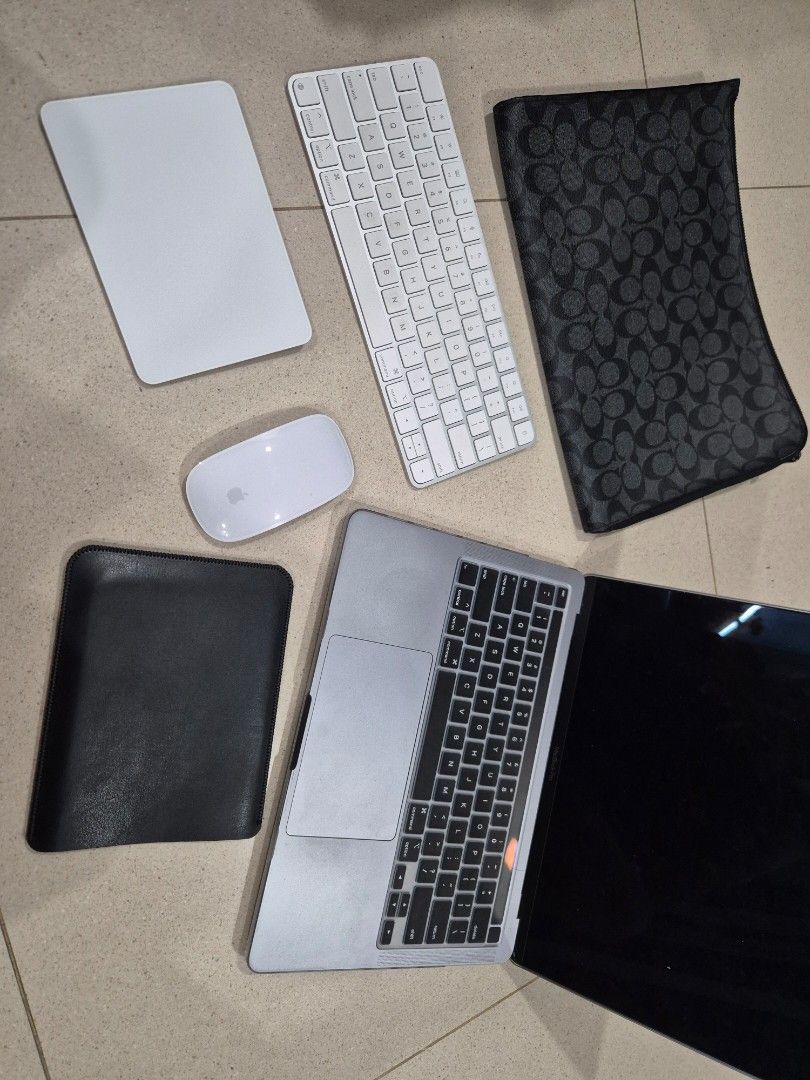 Apple MacBook Pro intel i7 Bundle - Keyboard, Mouse, Trackpad461862011520962560
