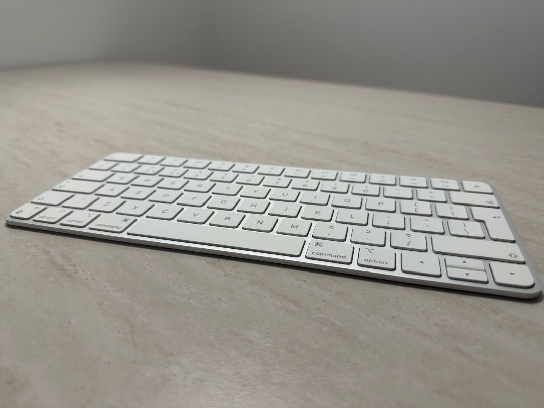 Apple Magic Keyboard - White462262761381570560