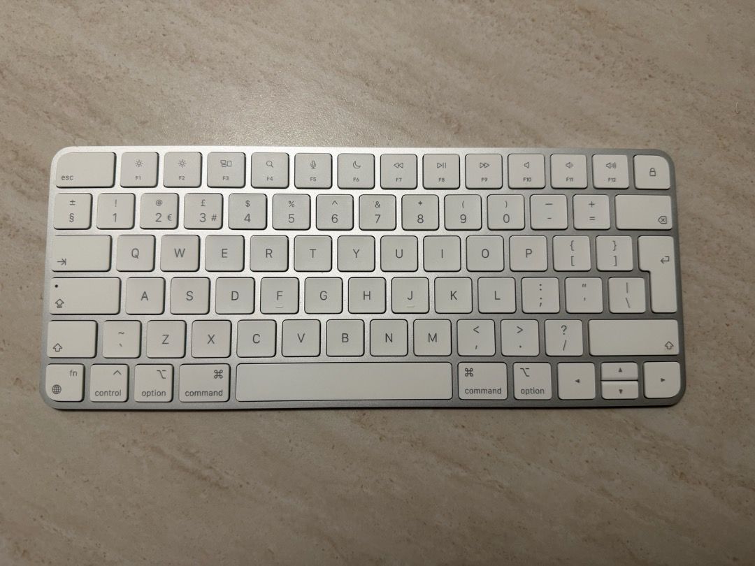 Apple Magic Keyboard - White462262761381570561
