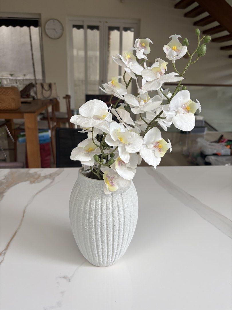Artificial flower (Category: Artificial Plants & Flowers) located in Singapore. Submitted by swiftfish.e0bbde (Listing ID 1439507321, Image 3). Description: Only flower,vase in other listing first：$5，second：$8，third:$3.