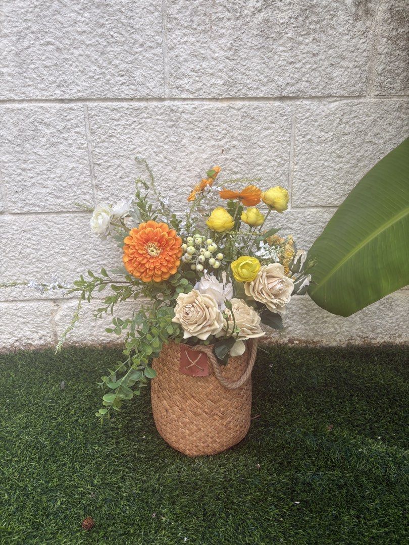 Artificial flower (Category: Artificial Plants & Flowers) located in Singapore. Submitted by swiftfish.e0bbde (Listing ID 1439507321, Image 2). Description: Only flower,vase in other listing first：$5，second：$8，third:$3.