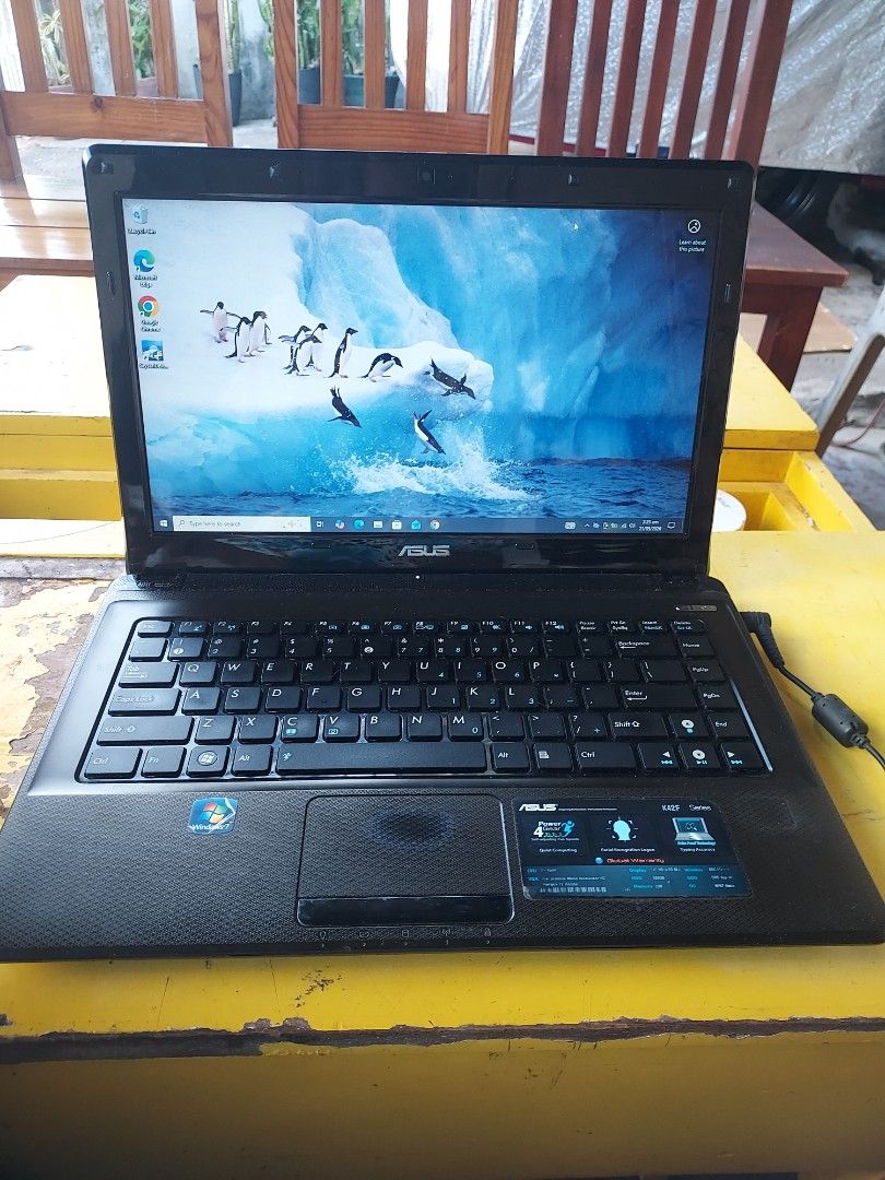 ASUS K42F Series Laptop (Category: Laptops & Notebooks) located in Muntinlupa City. Submitted by ediethzky (Listing ID 1439587952, Image 3). Description: - ASUS K42F laptop with charger included. - Sleek black body and keyboard. - Operating system: Windows. - Features a charming penguin wallpaper. - Specifications: - Intel CPU - 2GB RAM - 320GB HDD - Comes with a power adapter..