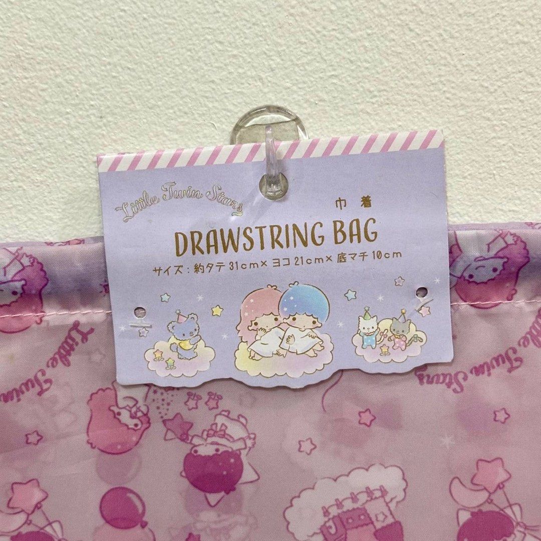[Authentic] Sanrio Little Twin Stars Drawstring Bag (Category: Purses & Pouches) located in Quezon City. Submitted by brandedusagoodies (Listing ID 1439582164, Image 2). Description: Cute authentic Little Twin Stars drawstring bag featuring a dreamy pastel pink design with Kiki and Lala in a sweet fantasy theme. Perfect for organizing cosmetics, stationery, toiletries, accessories, snacks, or everyday essentials. Material: • Polyester • Polypropy