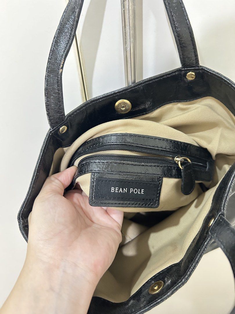 Bean Pole black leather bag (Category: Luxury Bags & Wallets) located in Cebu City. Submitted by dylovely (Listing ID 1439474287, Image 2). Description: Black Bean Pole leather bag no strap No holes just little fading of the leather Pass to maarte, gusto bago sa mall bumili Fixed super mura na.