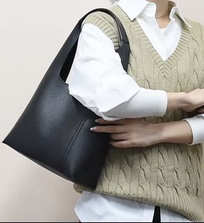 (Category: ) located in . Submitted by yourcuratedcloset (Listing ID 1439511872, Image 1). Description: .
