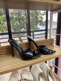 (Category: ) located in . Submitted by wardrobeloop (Listing ID 1439518407, Image 1). Description: .