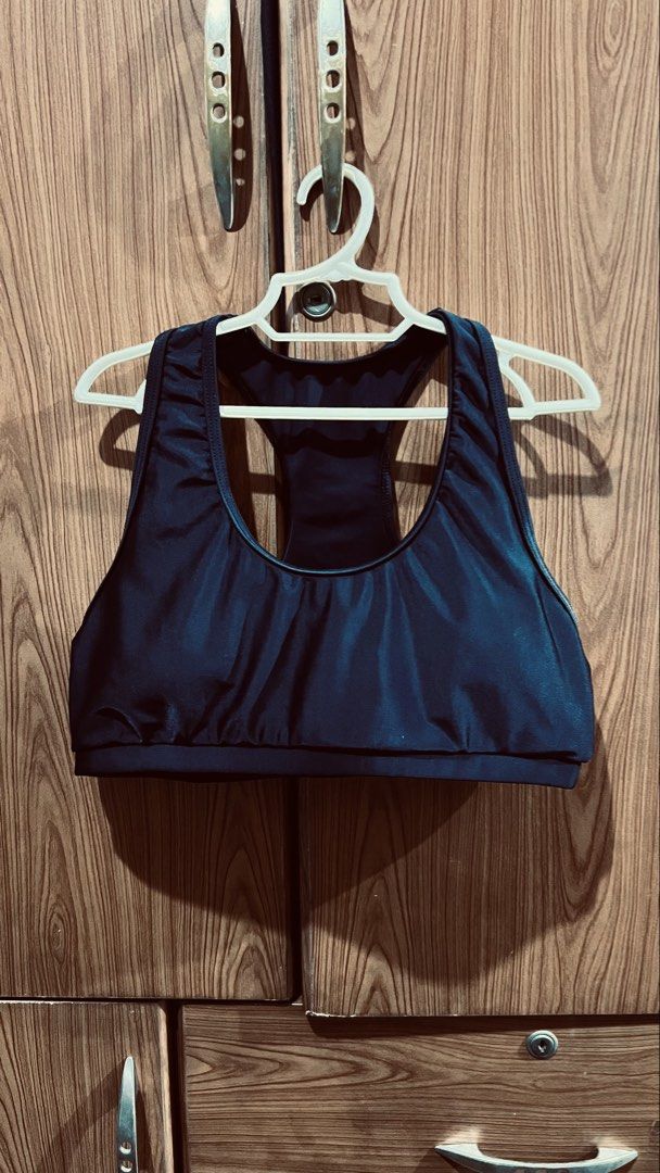 Black Sports Bra - Size Medium (Category: Activewear) located in Manila. Submitted by ponyows (Listing ID 1439424023, Image 1). Description: - Never used - Black color - Size: M - Racerback style - Padded - Material: 82% Polyamide, 18% Elastane mop: gcash/bpi mod:lalamove /j&t location: sampaloc manila no return & refund.