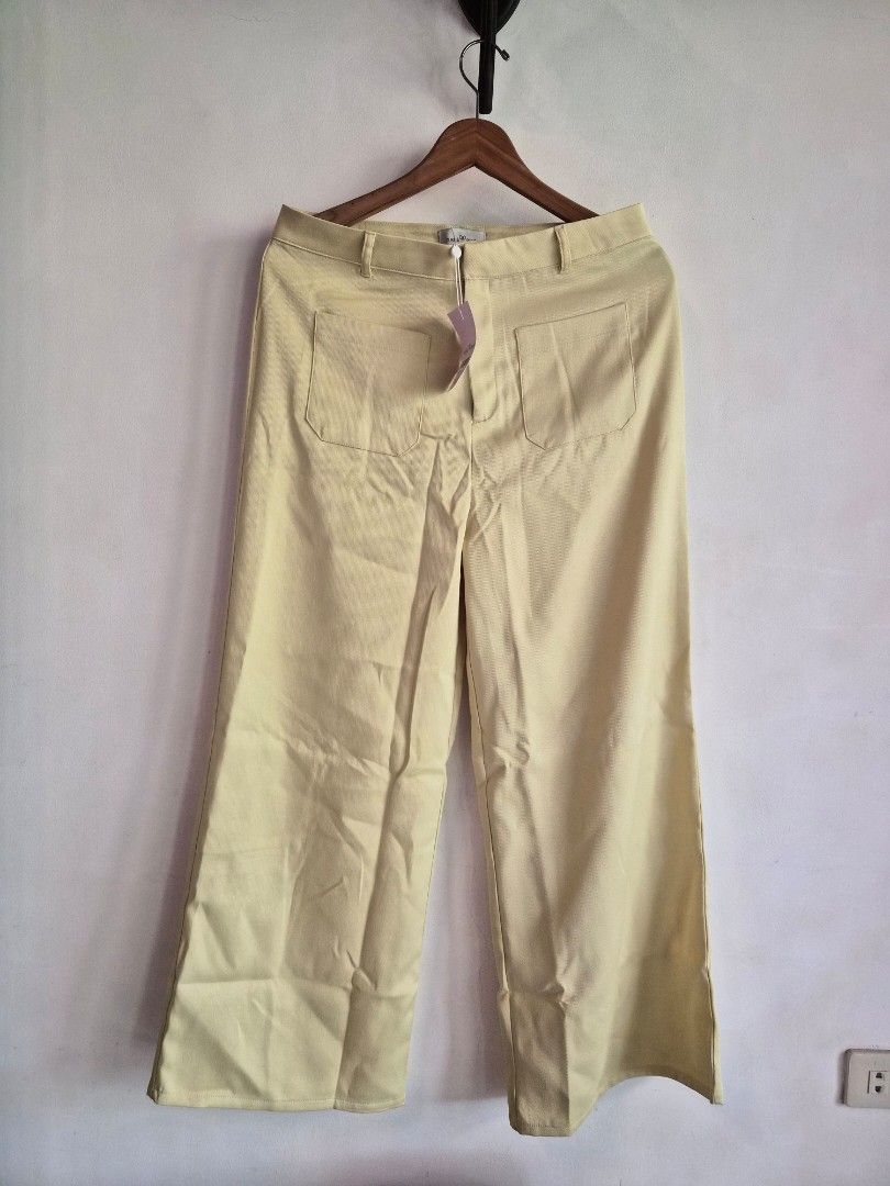 BNWT Plains and Prints Nobleza Faner Pants (Category: Other Bottoms) located in Pila. Submitted by dmlmd (Listing ID 1439478708, Image 1). Description: May small tain sa back part. Most likely due to storage. Get mo na. Selling LOW 🤑.
