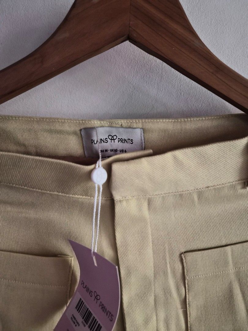 BNWT Plains and Prints Nobleza Faner Pants (Category: Other Bottoms) located in Pila. Submitted by dmlmd (Listing ID 1439478708, Image 3). Description: May small tain sa back part. Most likely due to storage. Get mo na. Selling LOW 🤑.