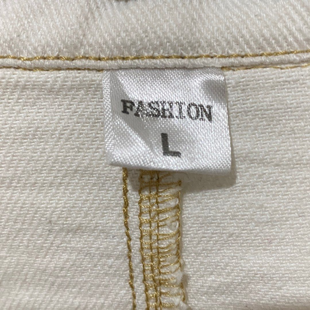 box fit cuban denim polo (off white) (Category: Tshirts & Polo Shirts ) located in Marikina City. Submitted by glossgirl (Listing ID 1439587901, Image 3). Description: LAST PRICE ALREADY condition : used once approx. measurements size : L on tag width : 22.5 in length : 22.5 in disclaimer 𓏸 sizes are manually measured with a measuring tape, it may or may not be different on the size indicated on tag. 𓏸 please make sure to check your measurement