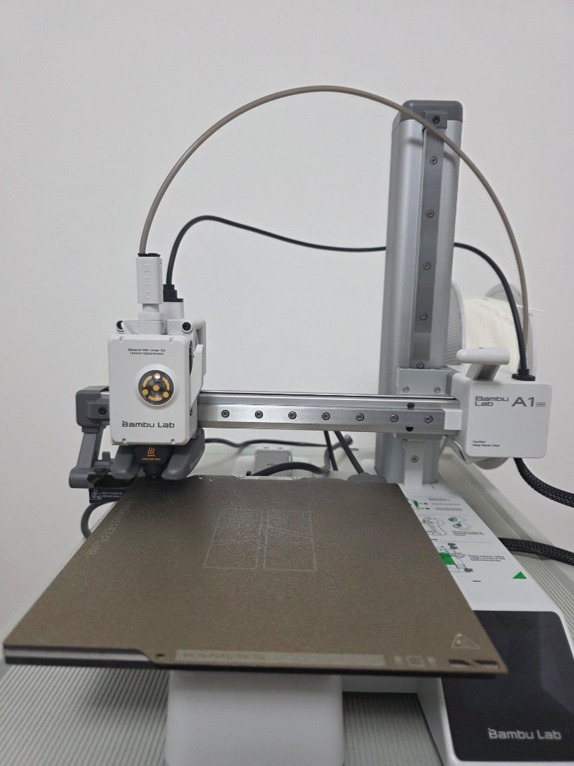 Brand new 3D printer Bambu Lab A1 Mini with White Filament462245168258099202