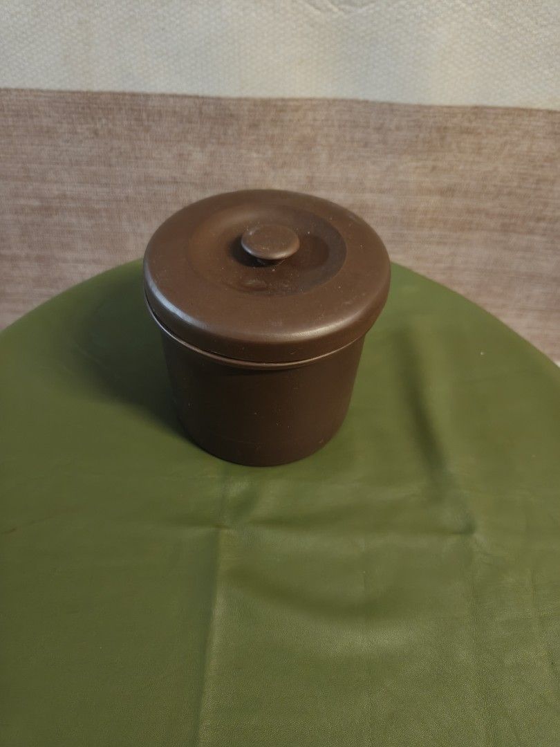 Brown Container with Lid462068837390766080
