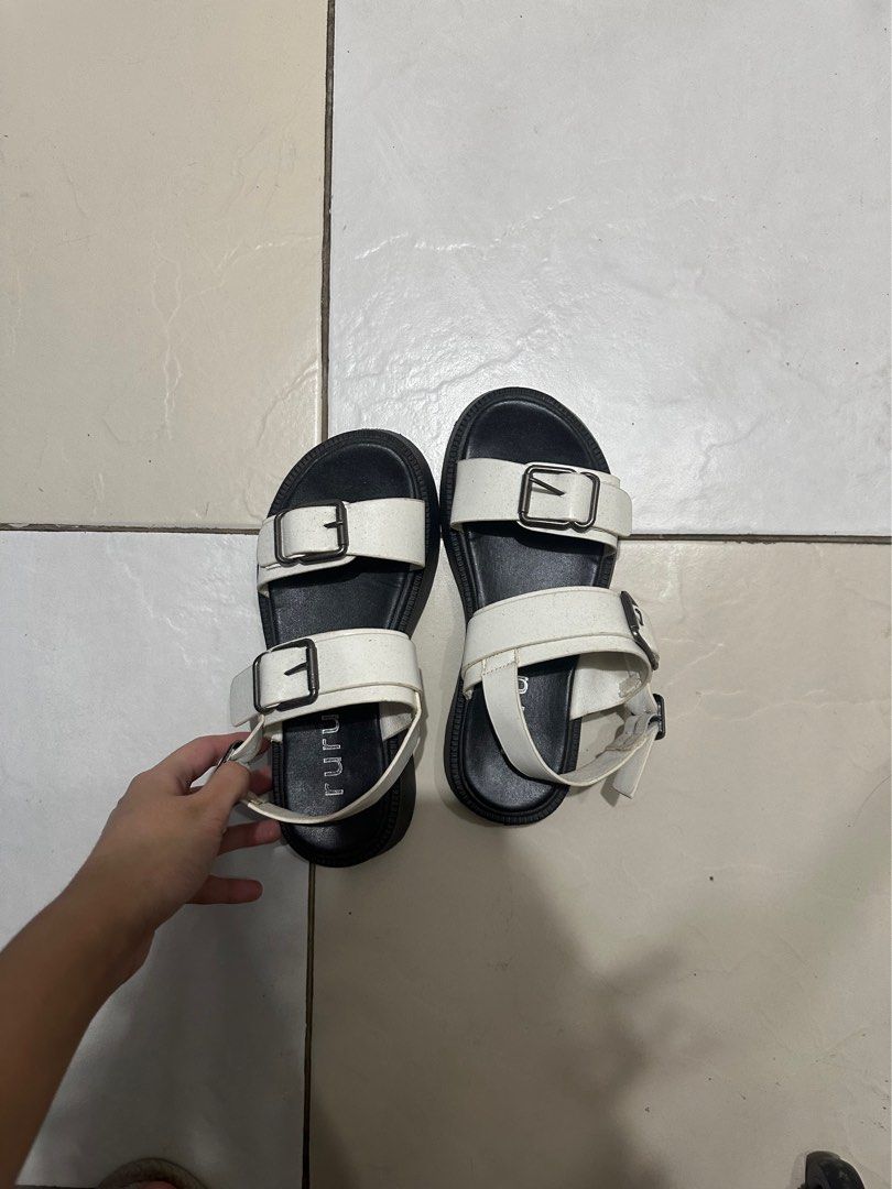 Bundle Take Flip Flops, Zara Sandals (Category: Flats & Sandals) located in Paranaque City. Submitted by thriftclothing101 (Listing ID 1435625621, Image 3). Description: take all sandals zara sandals are a little used .