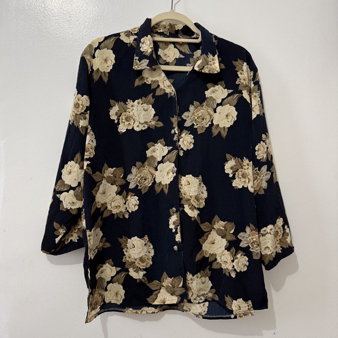 Button down polo floral vintage (Category: Blouses) located in Cavite. Submitted by onceloved_ (Listing ID 1439504926, Image 1). Description: Can fit med - xl Width: 42”.