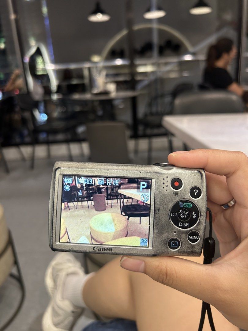 Canon Powershot A2500 digicam digital camera (Category: Cameras) located in Lagonoy. Submitted by nadayojiii (Listing ID 1439575510, Image 2). Description: Canon Powershot A2500 digital camera✨ NO FUNCTIONAL ISSUES ALL WORKING - 5x optical zoom - 16.0 megapixels - has signs of usage(normal) -has 1 line on shots(i searched about it and it’s caused by dirt or hairline in the lens; can be cleaned) -CRISP SHOTS🌅 COMPLETE SET unit battery charger mem