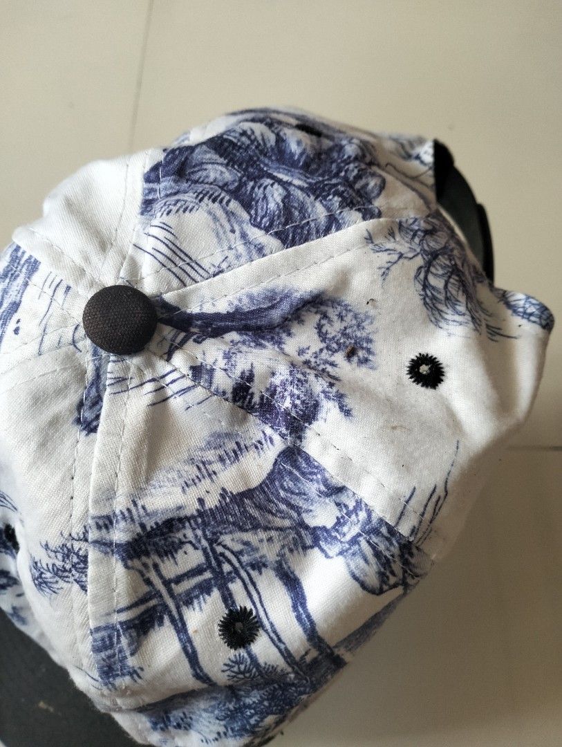 Cap Snapback Printed Design Blue (Category: Caps & Hats) located in San Mateo. Submitted by georgebread (Listing ID 1439466647, Image 2). Description: for sale for 35 pesos needs wash location: San Mateo, Rizal.