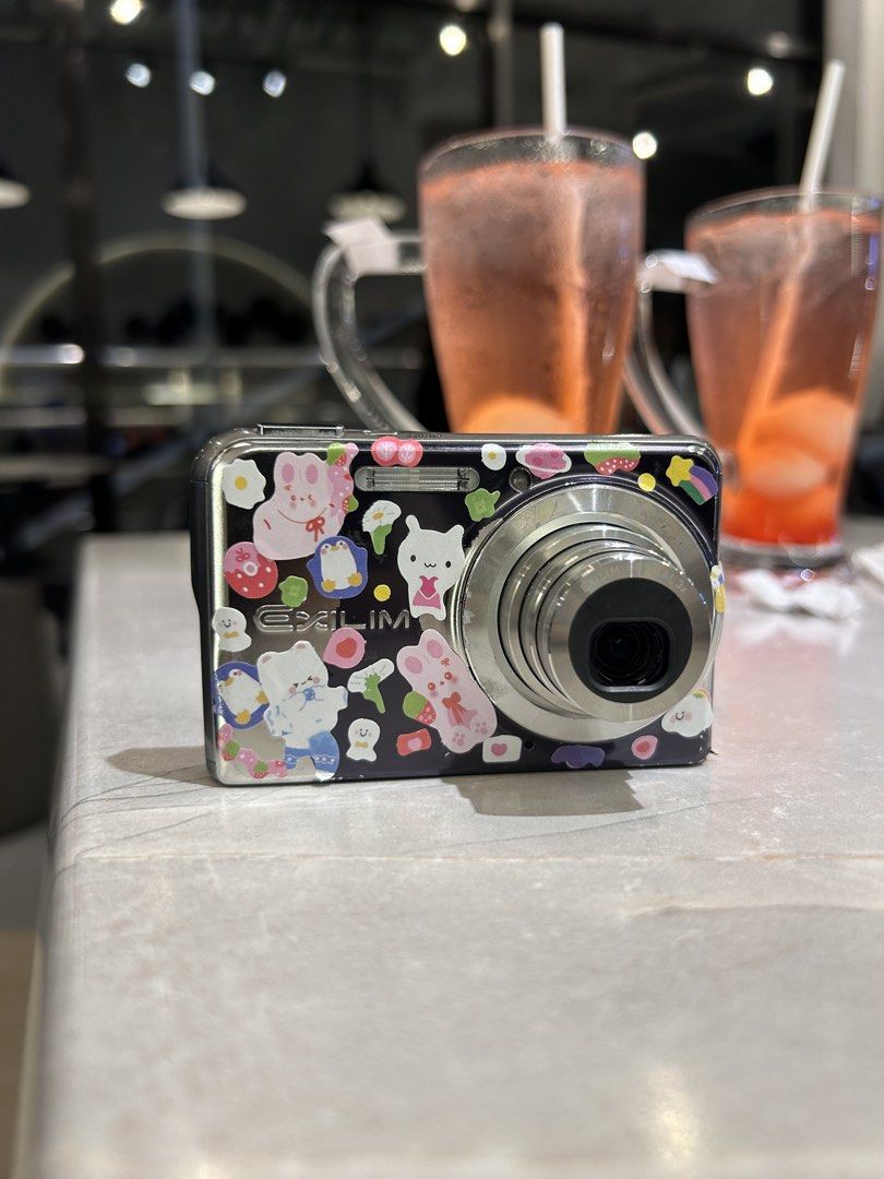 Casio Exilim EX S770 digicam digital camera (Category: Cameras) located in Lagonoy. Submitted by nadayojiii (Listing ID 1439576805, Image 2). Description: Casio Exilm EX S770✨ NO FUNCTIONAL ISSUES All working flash working zoom working all buttons working has paint chips and signs of usage(normal) COMPLETE SET inclusions: unit battery charger sd card strap stickers .