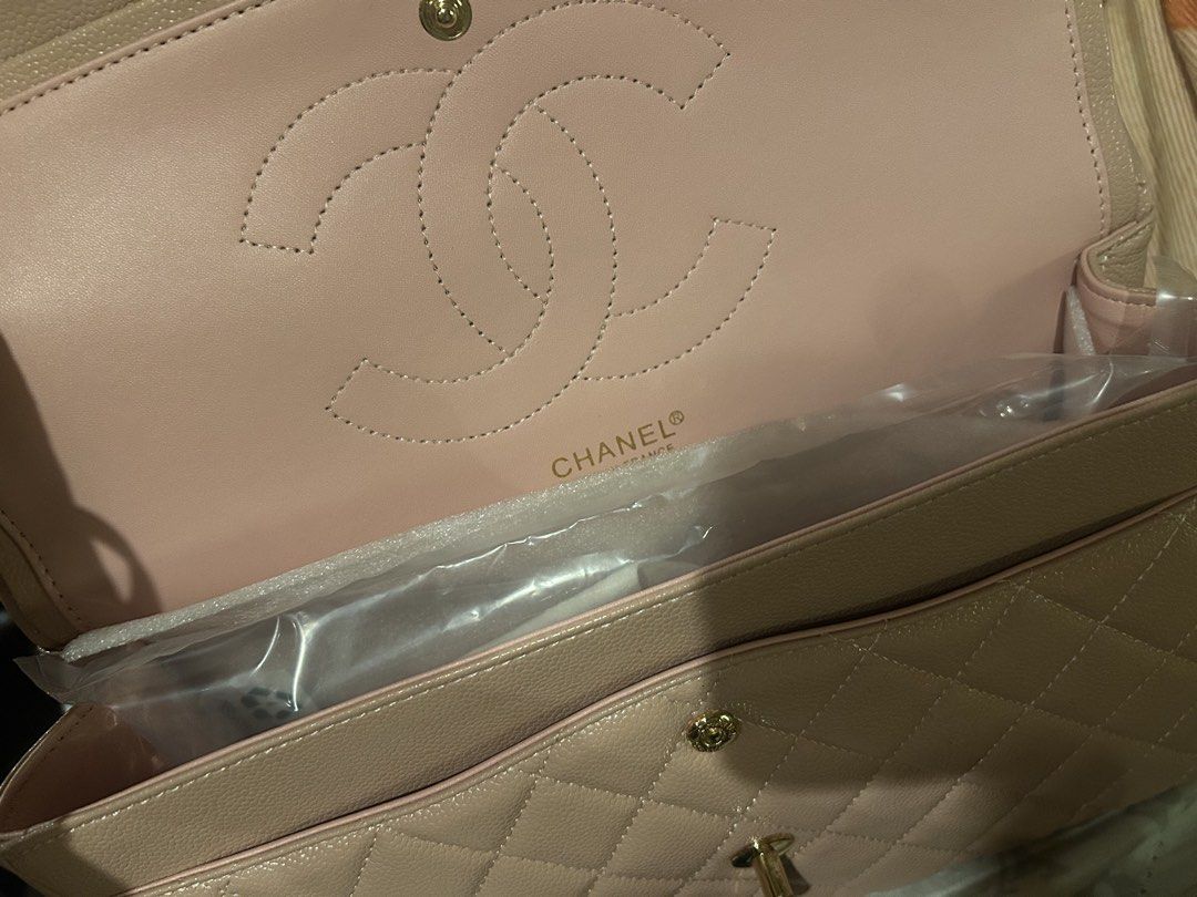 Chanel jumbo 30cm in Pink (Category: Luxury Bags & Wallets) located in Bacoor. Submitted by theluxarybelongings (Listing ID 1439603217, Image 2). Description: Complete inclusions with box and paperbag With microchip Caviar Gold hardware Mop: any Delivery: ok.