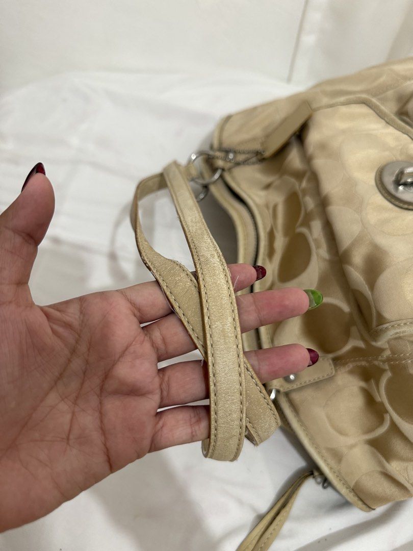Coach Signature turnlock Tote Bag (Category: Luxury Bags & Wallets) located in Consolacion. Submitted by mrshoarderrr (Listing ID 1439523921, Image 2). Description: Issue: rubs in leather strap and small rubber lining, also bottom corner canvass rubs .