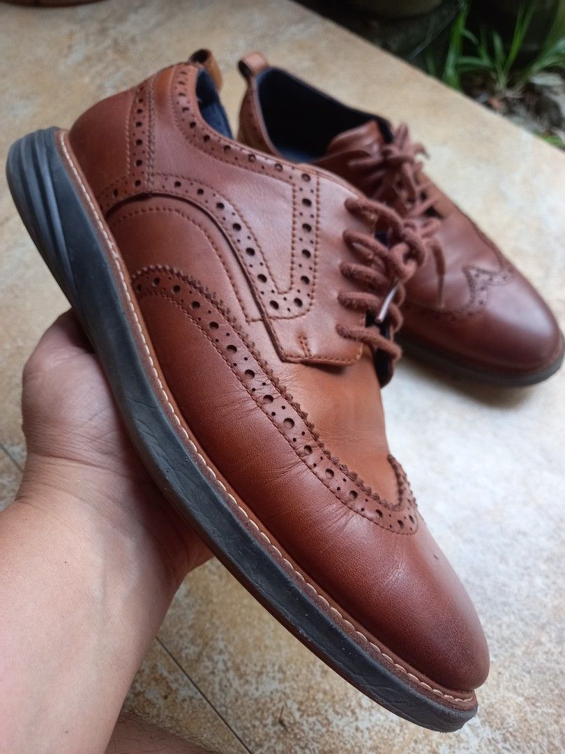 Cole Haan Grandevolution Wingtip Oxford Shoes (Category: Dress Shoes) located in Davao. Submitted by kirk214red-50020 (Listing ID 1439491382, Image 1). Description: - Cole Haan Grandevolution wingtip oxfords - Brown leather - Classic wingtip design with perforations - Size: 9M - Dark sole - Blue interior lining with Cole Haan branding - Lace-up closure - Made in Vietnam.
