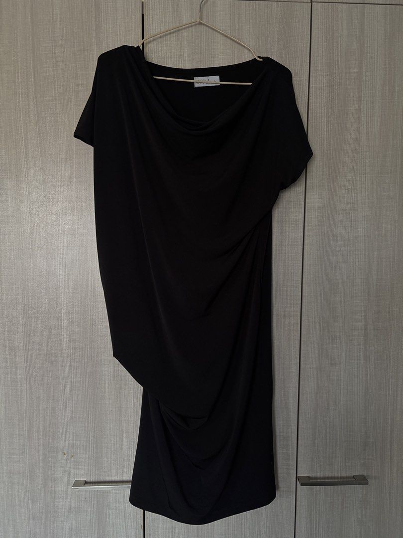 COLE VINTAGE Black Drape Dress (Category: Dresses) located in Taguig. Submitted by danammn (Listing ID 1439507312, Image 1). Description: SUPER LUXURIOUS AND BEAUTIFUL!! Lakas maka-yaman! Never used na stock lang sa cabinet. Can send when worn photo for interested buyer since di ganun ka obvious yung style on the hanger. Would keep this but way too big for me! - Cole Vintage black dress - Features a draped design - Short sleeves - Cowl neckline -