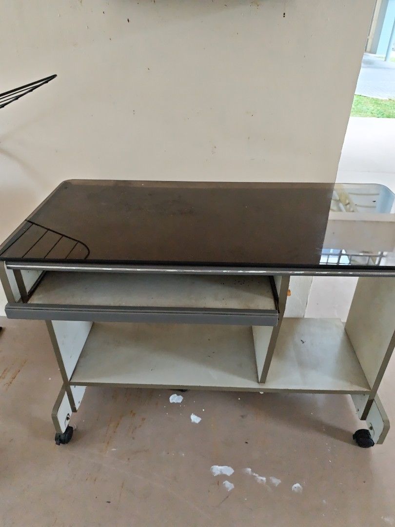Computer table462036932117155840