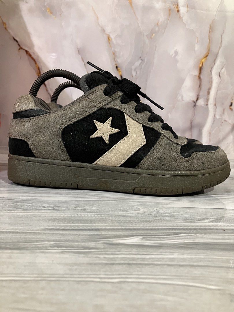 CONVERSE CL98 SUEDE SNEAKERS SIZE 6 MEN (Category: Sneakers) located in General Mariano Alvarez. Submitted by adonid (Listing ID 1439451586, Image 1). Description: CONVERSE CL98 SNEAKERS ORIGINAL CONVERS CL98 SNEAKERS GOOD CONDITION NORMAL SIGN OF USAGE ONLY SIZE 6 MEN.