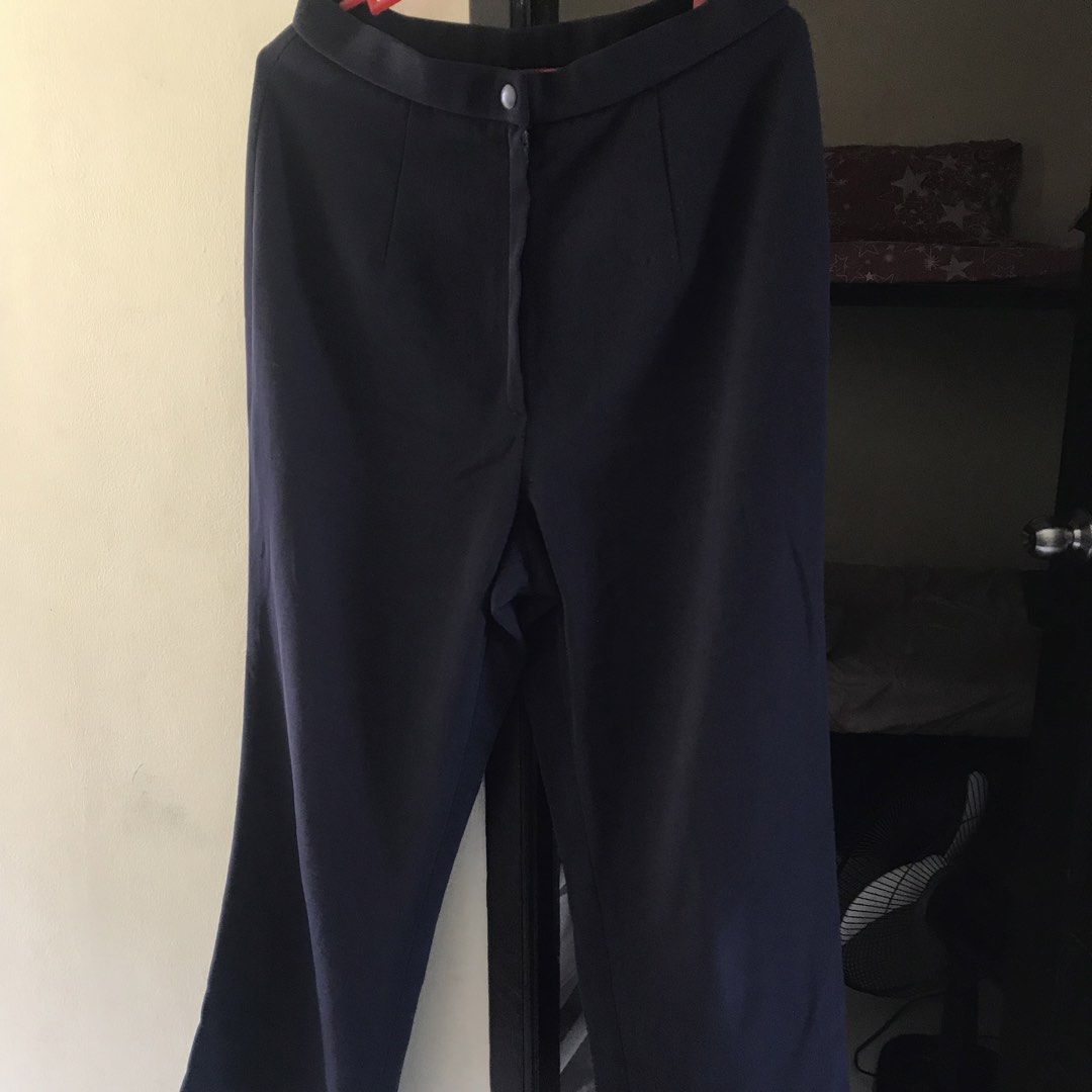 Dark blue trouser (Category: Other Bottoms) located in Manila. Submitted by bbeeaa (Listing ID 1439483912, Image 1). Description: - w: 28; l: 37 - thrifted - bagsak ang tela .