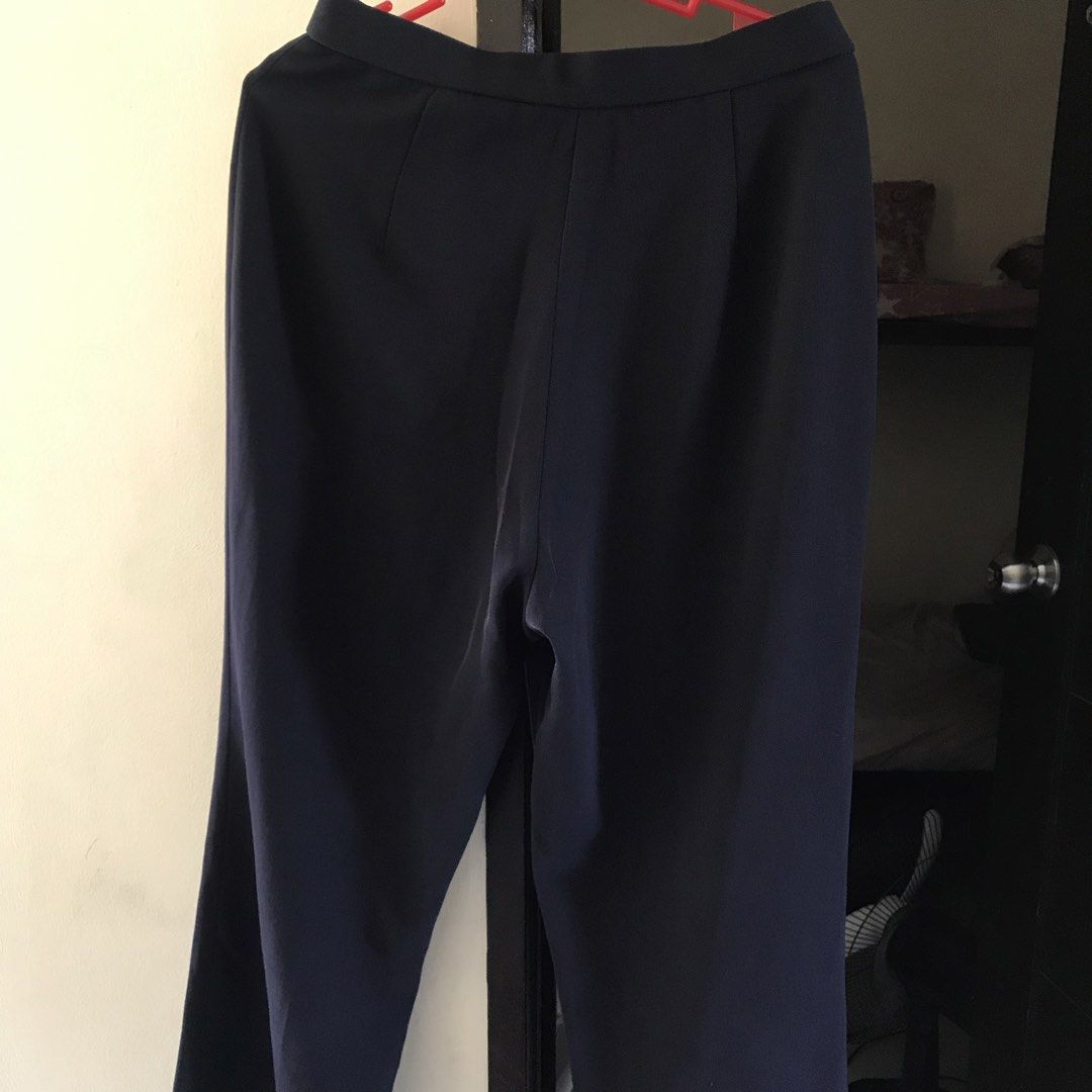Dark blue trouser (Category: Other Bottoms) located in Manila. Submitted by bbeeaa (Listing ID 1439483912, Image 3). Description: - w: 28; l: 37 - thrifted - bagsak ang tela .