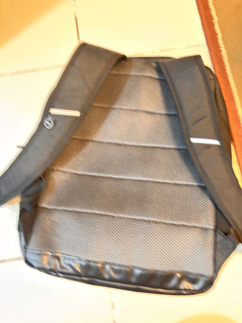 Dell backpack (Category: Backpacks) located in Taguig. Submitted by uniquefindsmnl (Listing ID 1439596818, Image 2). Description: .
