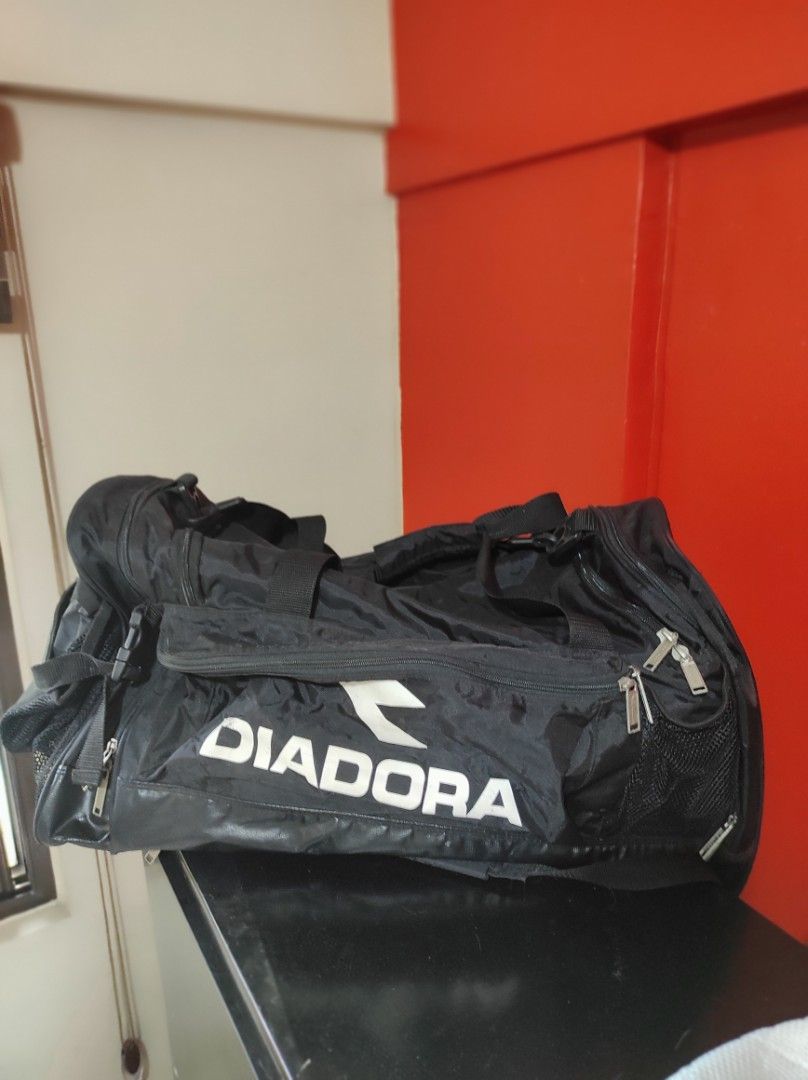 Diadora Duffle Convertible to Backpack (Category: Backpacks) located in Cainta. Submitted by fukunekojapansurplus (Listing ID 1439523025, Image 3). Description: Diadora Aichi Toho 700 pesos Convertible Duffle with Backpack Straps -with shoe compartment -zippers works seamlessly -no rips or holes L25" H12" W12.5" **signs of use, bubbling (pls see pic) ✨ A quick Yes or No after inquiry is appreciated ✨ 📍 Mayfield Park Residences Felix Ave Cainta �