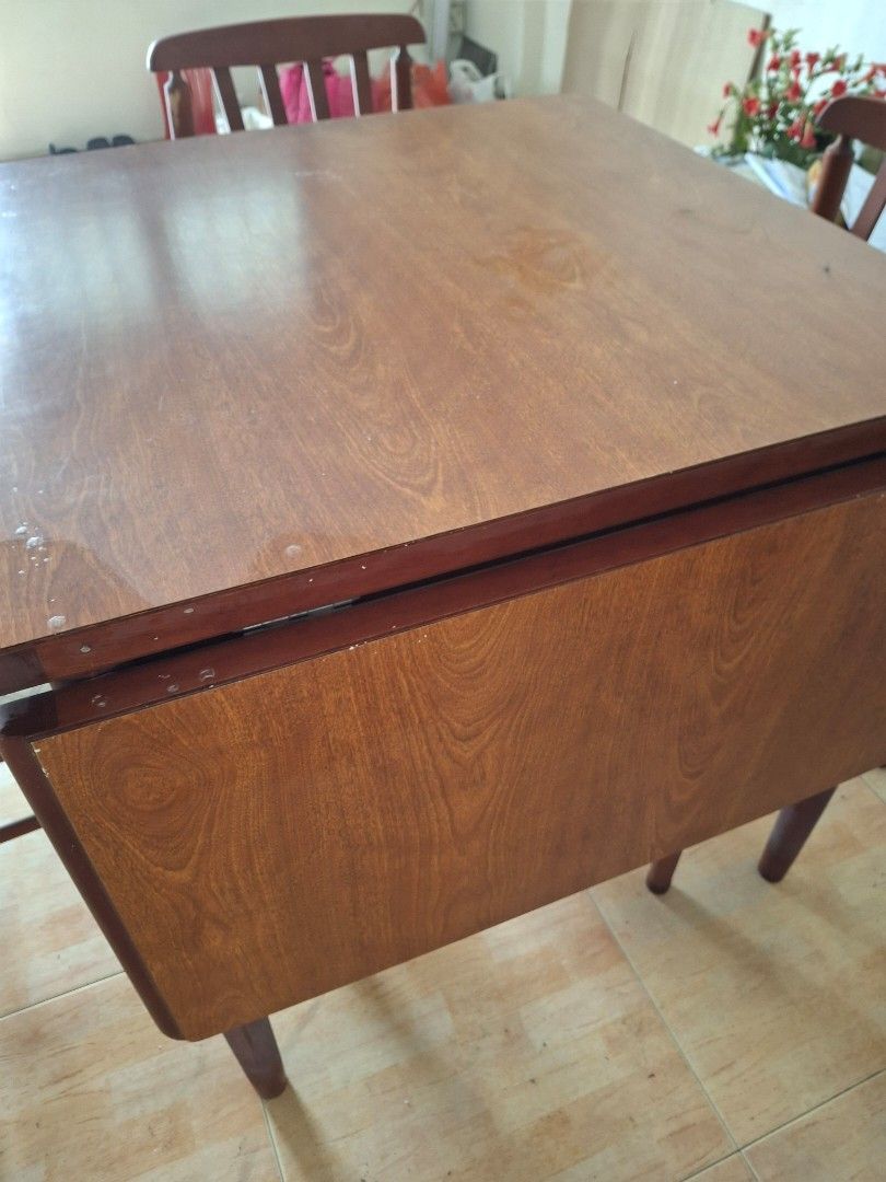 Dining Table (Category: Tables & Sets) located in Singapore. Submitted by suekuah0556747 (Listing ID 1439450820, Image 1). Description: In good condition included 4 Chairs extendable Please not self pickup payment cash or paynow upon pickup pm interest pickup time only Sat..