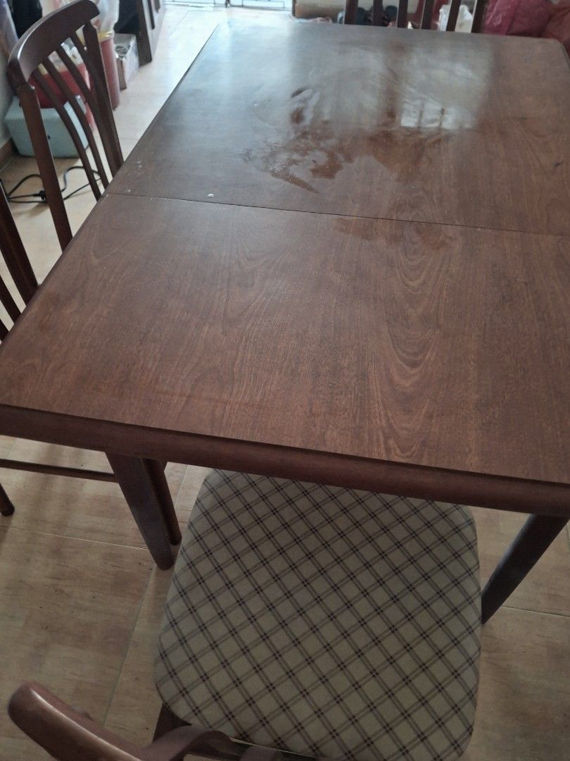 Dining Table (Category: Tables & Sets) located in Singapore. Submitted by suekuah0556747 (Listing ID 1439450820, Image 2). Description: In good condition included 4 Chairs extendable Please not self pickup payment cash or paynow upon pickup pm interest pickup time only Sat..