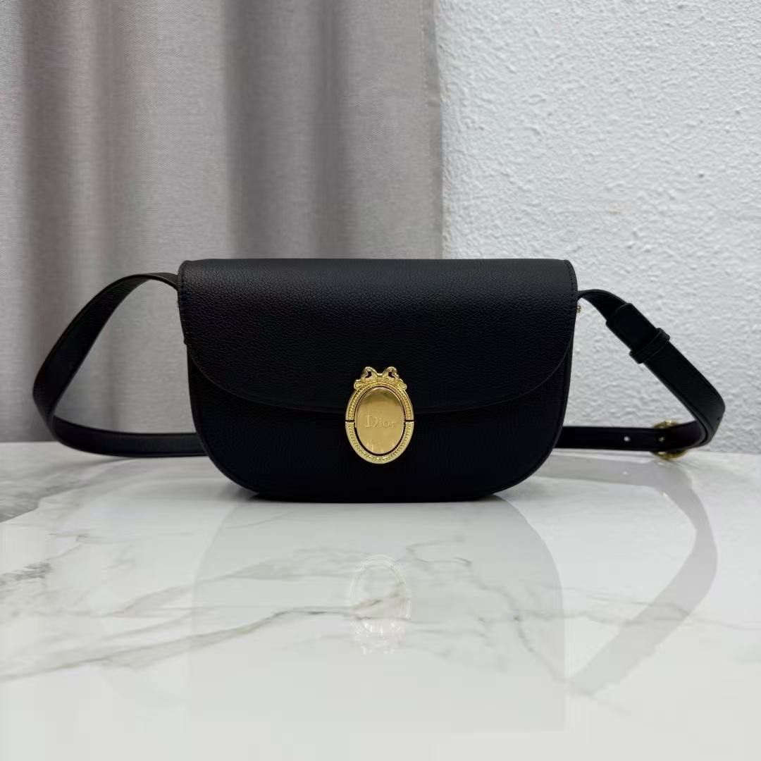Dior medium medaillon flap bag (Category: Luxury Bags & Wallets) located in Manila. Submitted by shoulderfashion (Listing ID 1439550993, Image 2). Description: .
