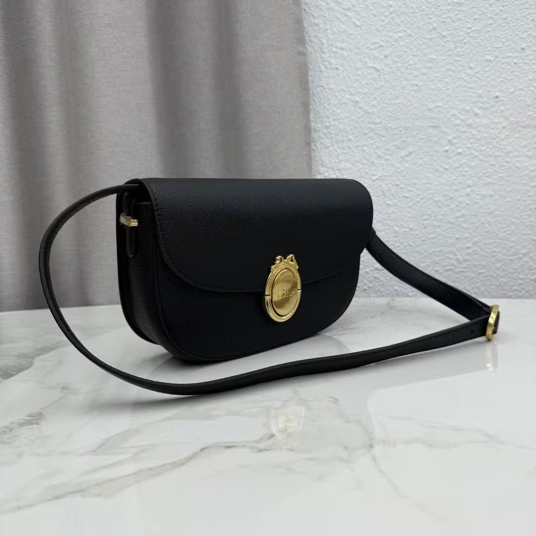 Dior medium medaillon flap bag (Category: Luxury Bags & Wallets) located in Manila. Submitted by shoulderfashion (Listing ID 1439550993, Image 1). Description: .