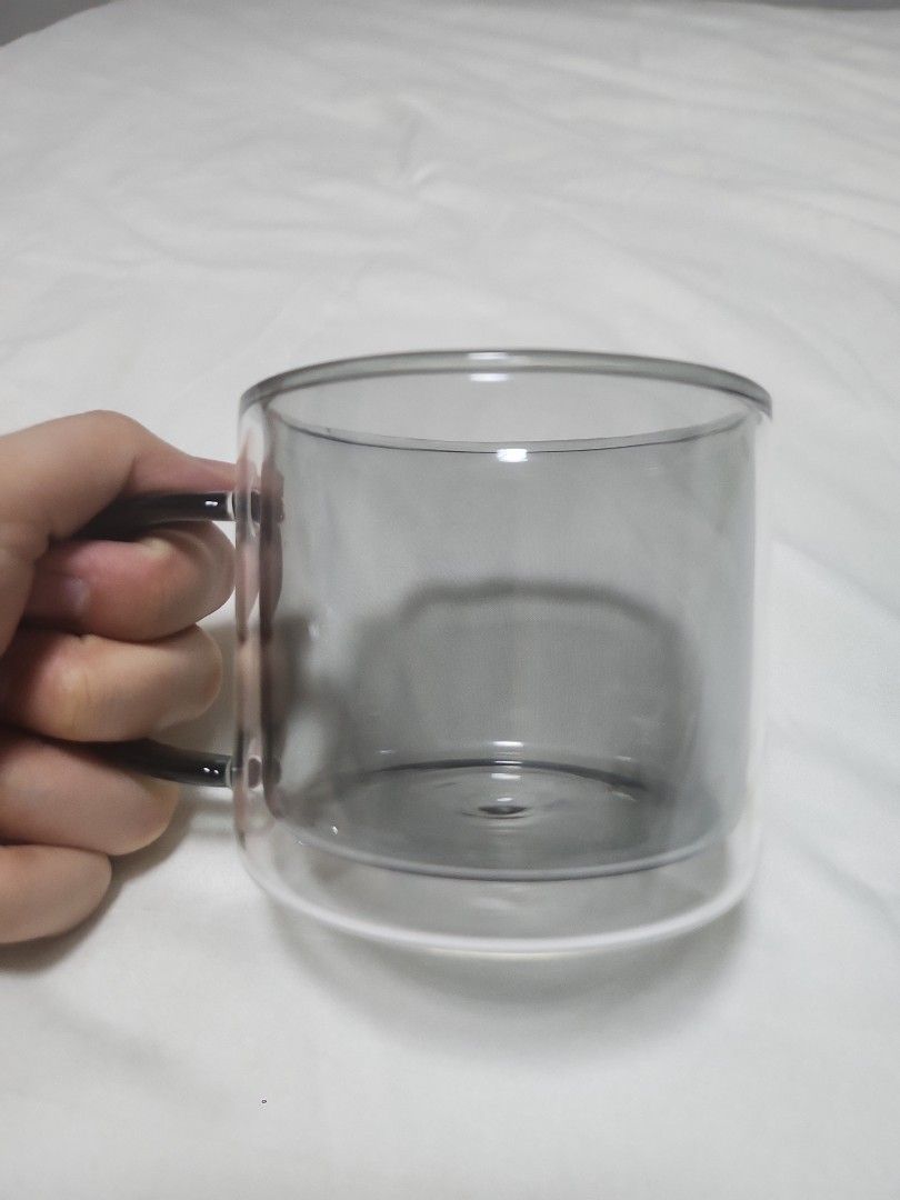 Double-Walled Glass Mug with Handle (Category: Coffee & Tea Tableware) located in Valenzuela. Submitted by jochaaa011 (Listing ID 1439577388, Image 1). Description: - Double-walled glass mug - Features a handle for easy grip - Transparent design to see contents - Insulated for hot or cold drinks - Simple, modern aesthetic.