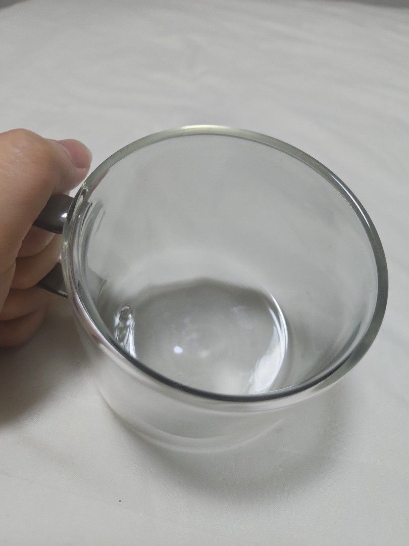 Double-Walled Glass Mug with Handle (Category: Coffee & Tea Tableware) located in Valenzuela. Submitted by jochaaa011 (Listing ID 1439577388, Image 2). Description: - Double-walled glass mug - Features a handle for easy grip - Transparent design to see contents - Insulated for hot or cold drinks - Simple, modern aesthetic.