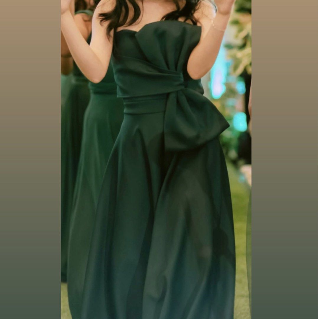 Apartment 8 Emerald Green gown (Category: Dresses) located in Taguig. Submitted by nc6mcmdc8g30273 (Listing ID 1439493008, Image 2). Description: - no flaws (perfect condition) - used only once.