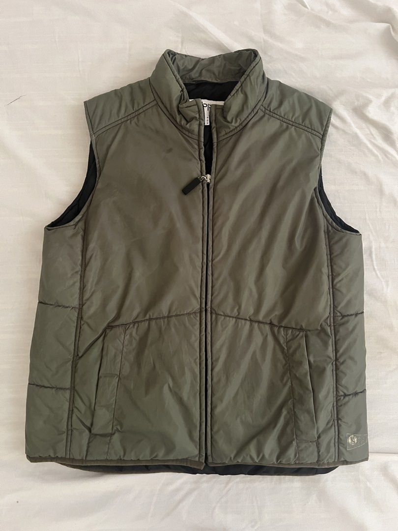 Esprit Nylon Padded Vest (Category: Others Tops) located in Caloocan City. Submitted by _miumuse (Listing ID 1439488740, Image 1). Description: - Olive green Esprit vest - Size: M on tag - Full zip closure - Stand-up collar - Two front pockets - Quilted design.