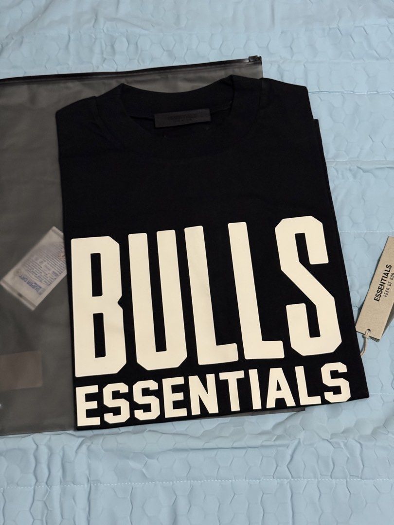 Essentials x NBA Tee （分類：T-shirt、恤衫、有領衫）位於 Hong Kong。 由 bigswooosh 提交（商品編號 1439596607，圖片 1）。簡介： Sell Essentials x NBA TEE Bulls Size: XL 。