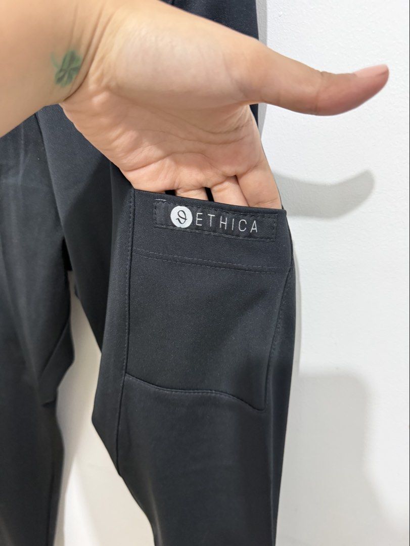 Ethica Activewear Black Leggings (Category: Activewear) located in Sanchez-Mira. Submitted by purecloud.em (Listing ID 1439471599, Image 3). Description: - Black Ethica Activewear leggings - High-waisted design - Two side pockets - Ethica branding on pocket - Made in Australia - Smooth, stretchy fabric - Includes washing instructions.